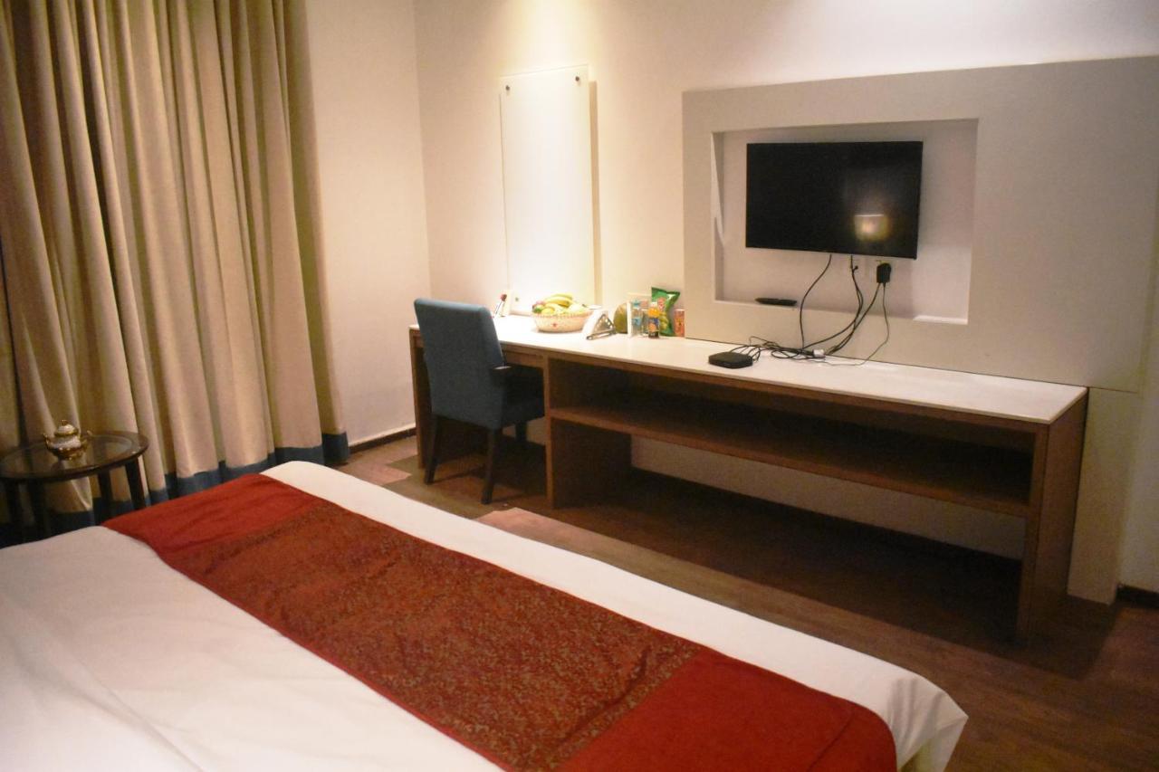 Lemonwood Suites By F9 Hotels - Trivoli Garden Chhatarpur 뉴델리 외부 사진