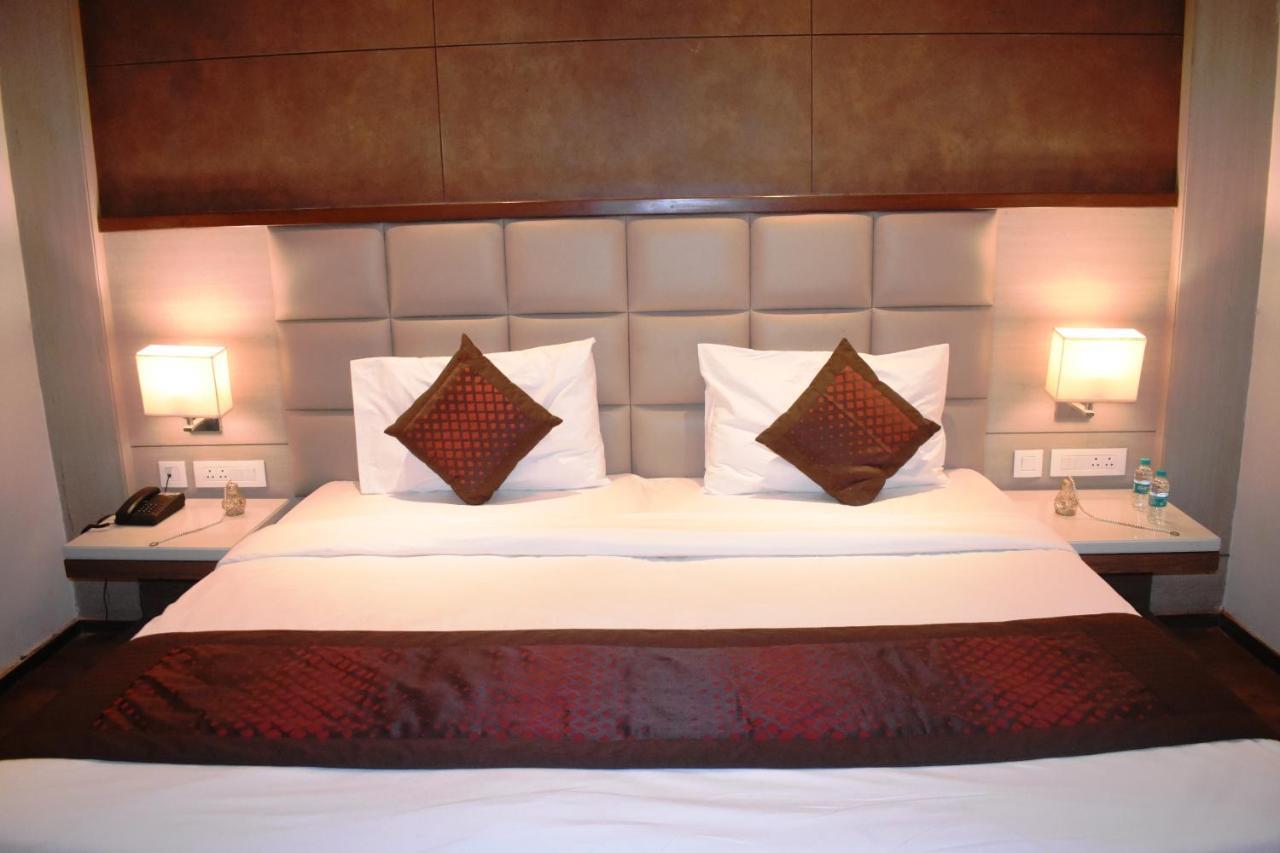 Lemonwood Suites By F9 Hotels - Trivoli Garden Chhatarpur 뉴델리 외부 사진