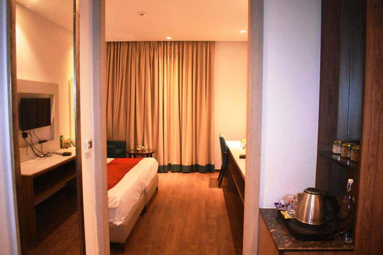 Lemonwood Suites By F9 Hotels - Trivoli Garden Chhatarpur 뉴델리 외부 사진