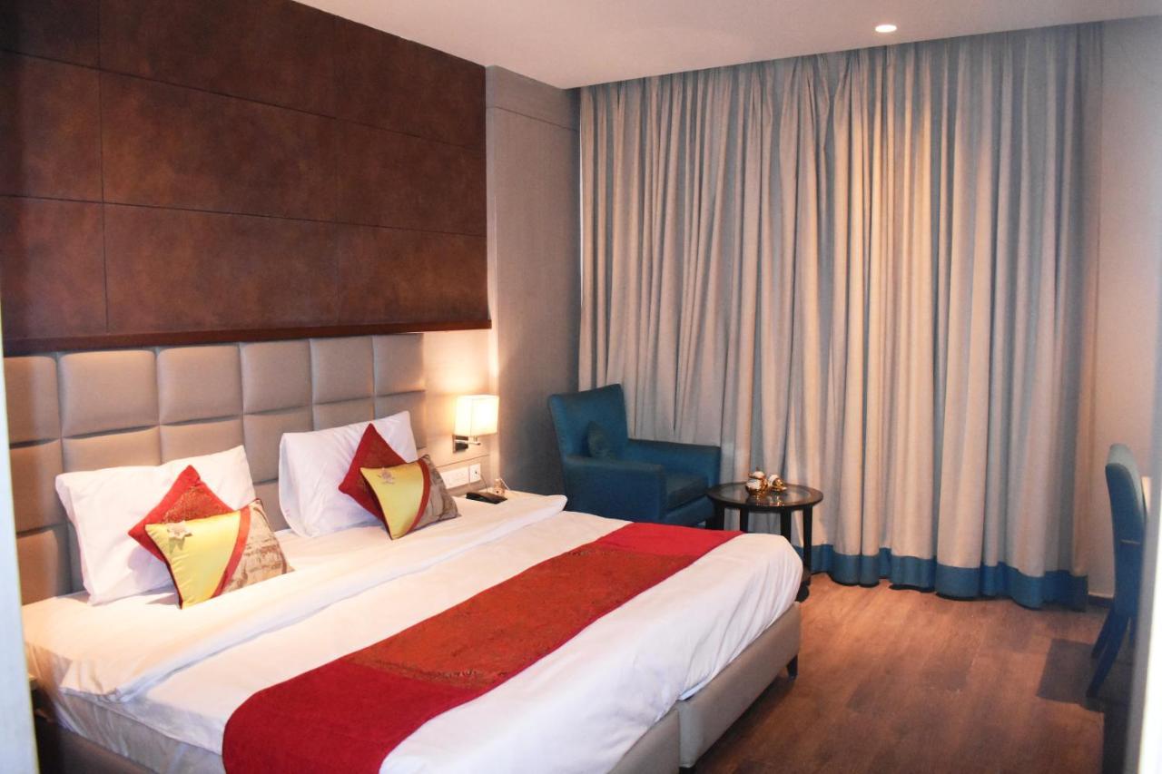 Lemonwood Suites By F9 Hotels - Trivoli Garden Chhatarpur 뉴델리 외부 사진