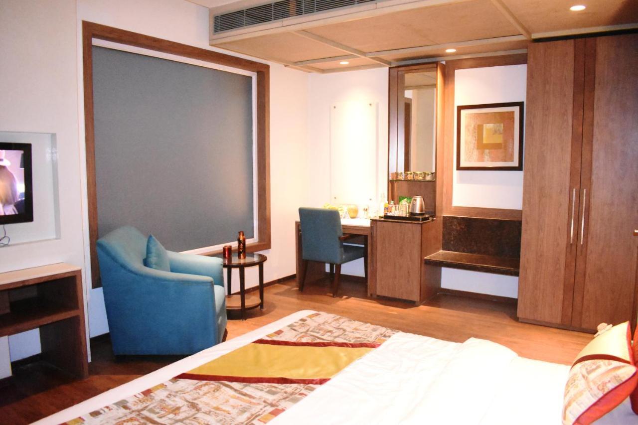 Lemonwood Suites By F9 Hotels - Trivoli Garden Chhatarpur 뉴델리 외부 사진