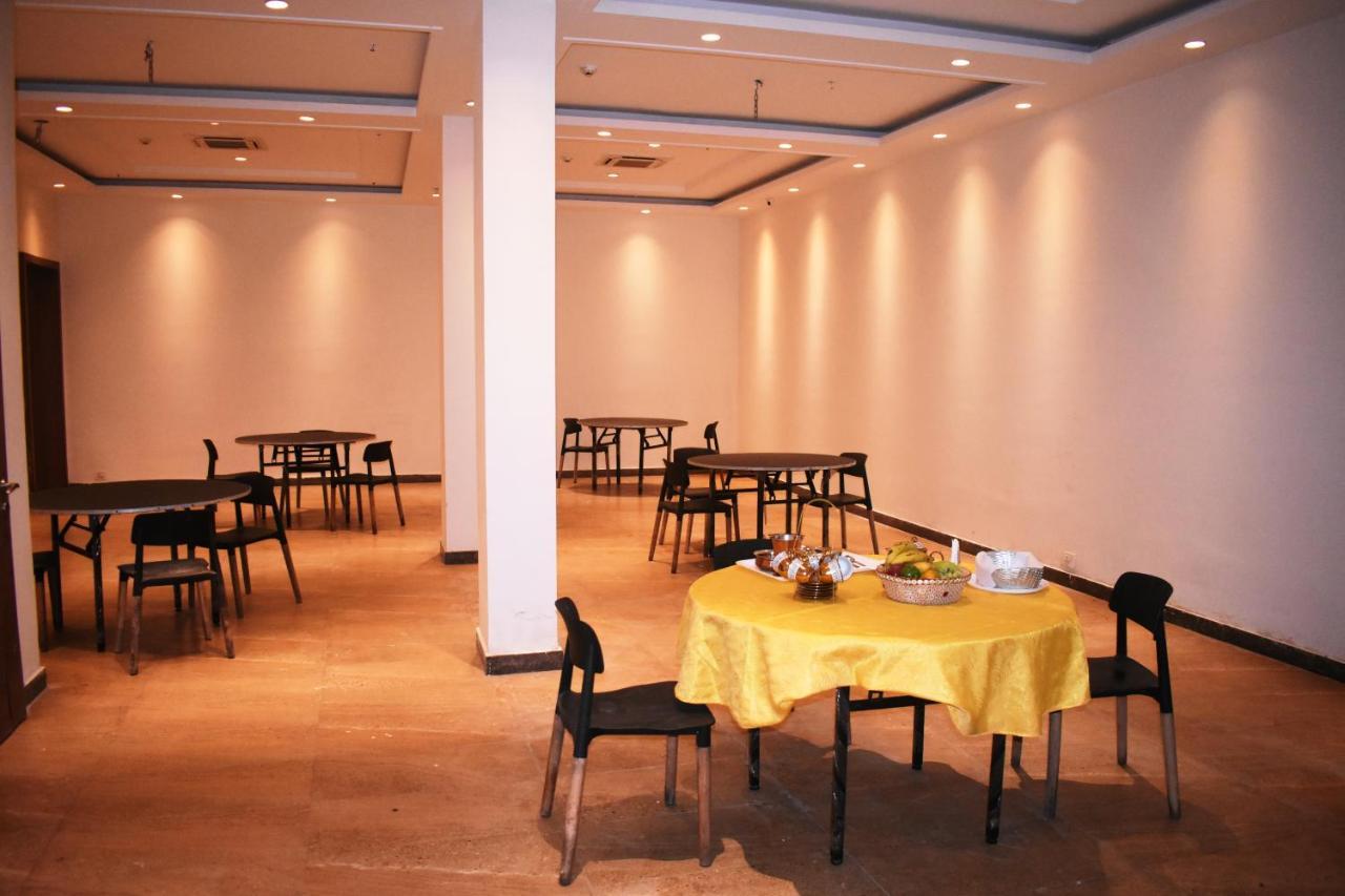 Lemonwood Suites By F9 Hotels - Trivoli Garden Chhatarpur 뉴델리 외부 사진