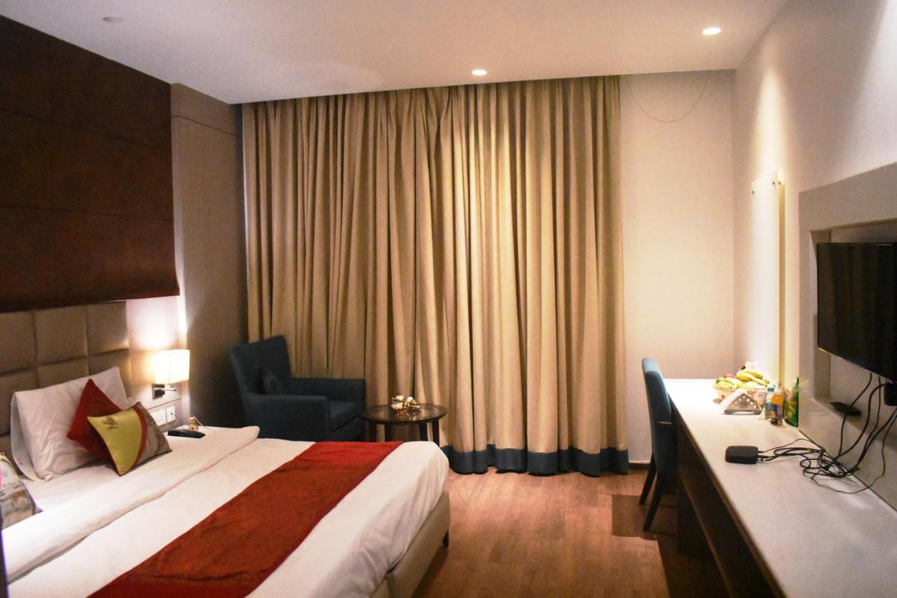 Lemonwood Suites By F9 Hotels - Trivoli Garden Chhatarpur 뉴델리 외부 사진